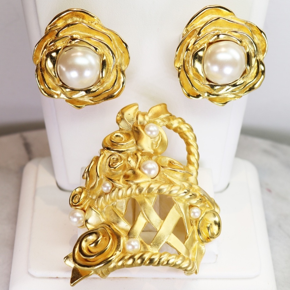 Givenchy 🎉 HP Vintage Rose & Pearl Basket Brooch Mother’s Day Gift!! 💞🫶🏻🛍️ - Picture 16 of 16